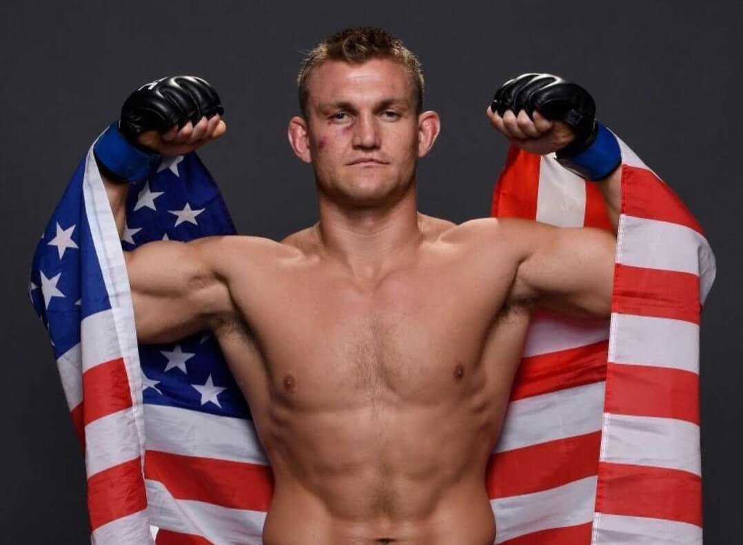 Bojovníka UFC donútilo prerušiť kariéru zdravie: Za život, aký som žil, musím zaplatiť
