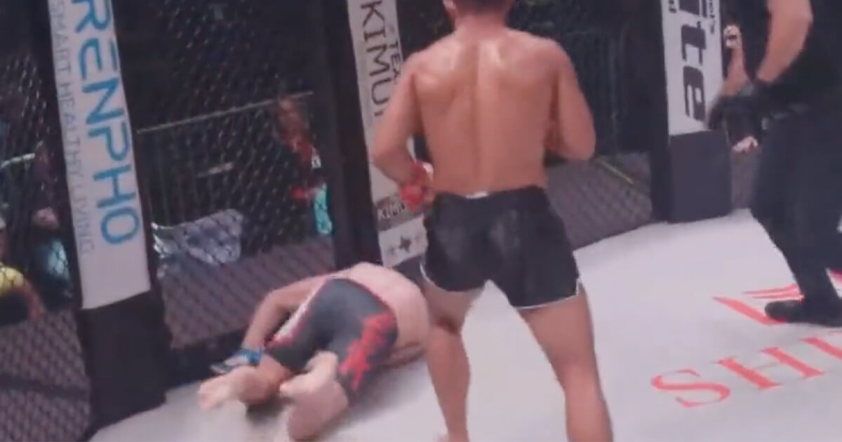 VIDEO: Tvárou priamo o zem! Synovec legendy WWE inkasoval tvrdý knokaut
