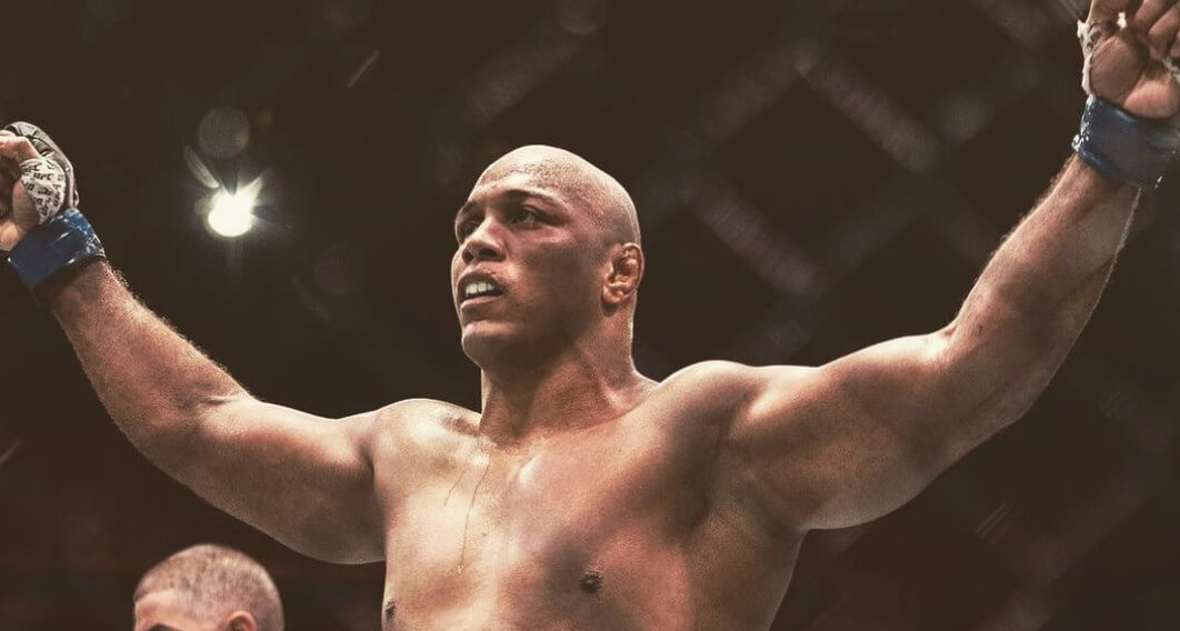 Brazílčan z UFC trpí po knokaute hrozivými následkami: Nemôže jesť a ľudia sa mu smejú