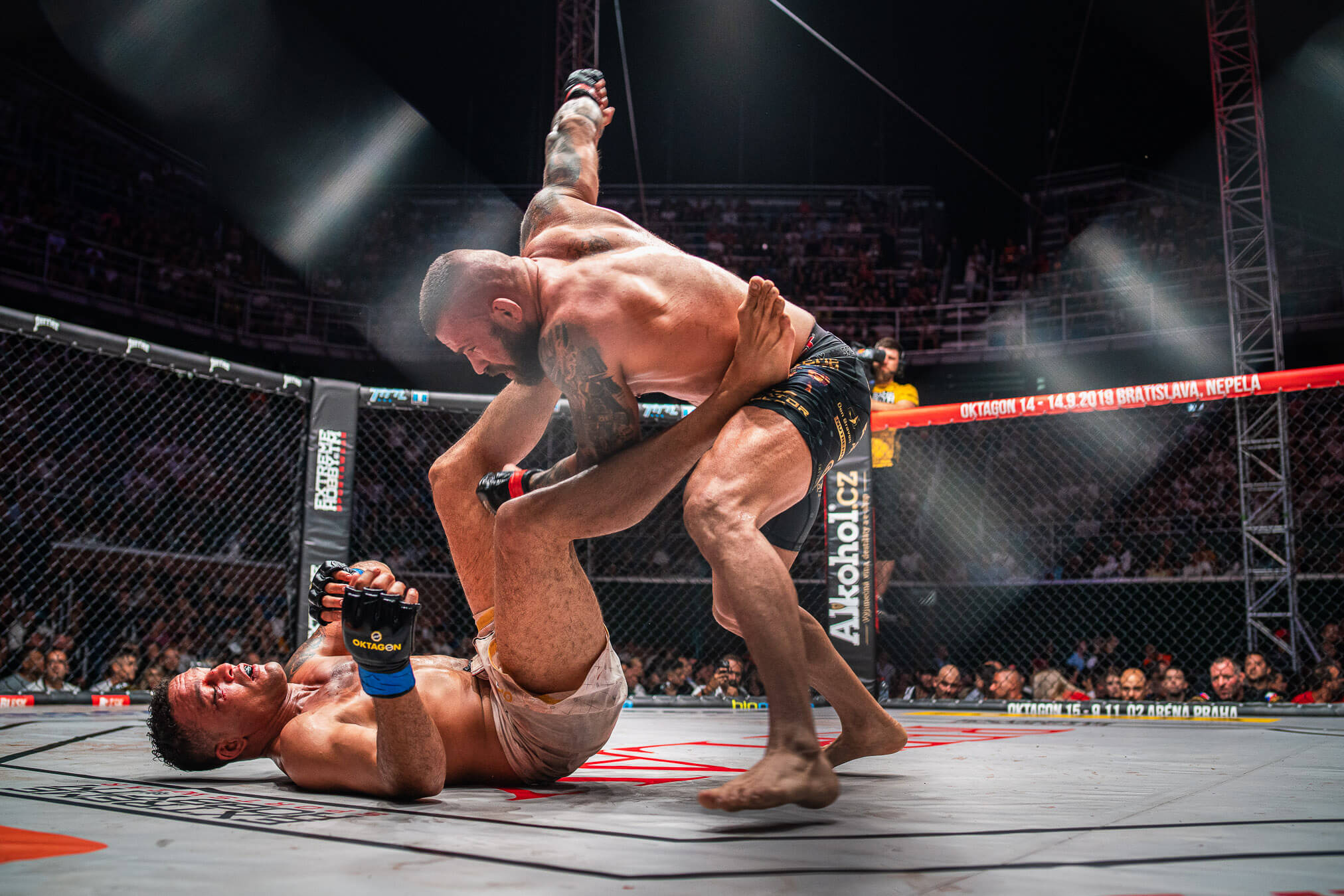 Vémolov bývalý vyzývateľ dostal v KSW poriadnu bombu: Delo na bradu ihneď ukončilo zápas
