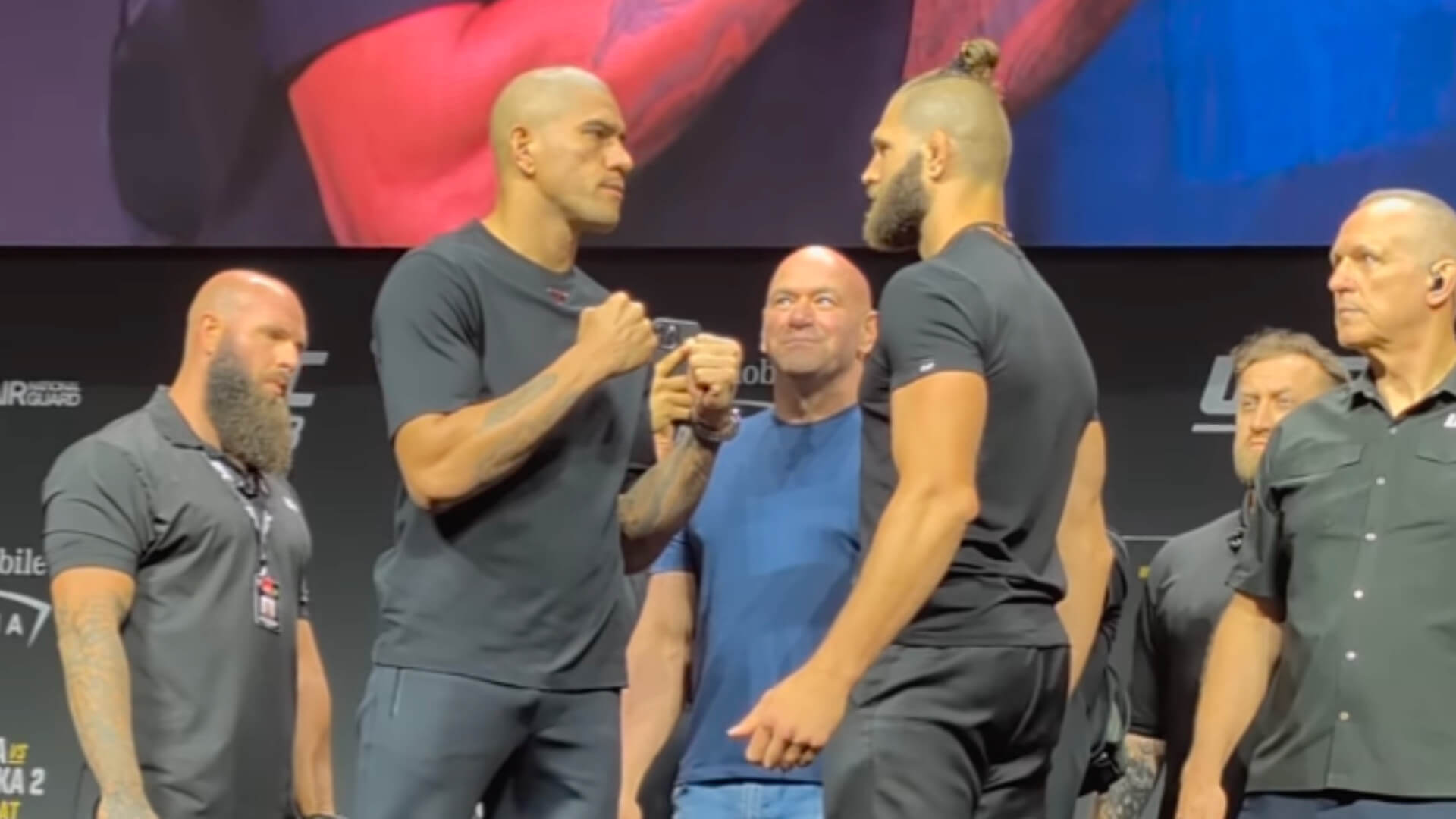 VIDEO: Napätie by sa dalo krájať! Takto vyzeral prvý staredown pred odvetou Pereira vs. Procházka