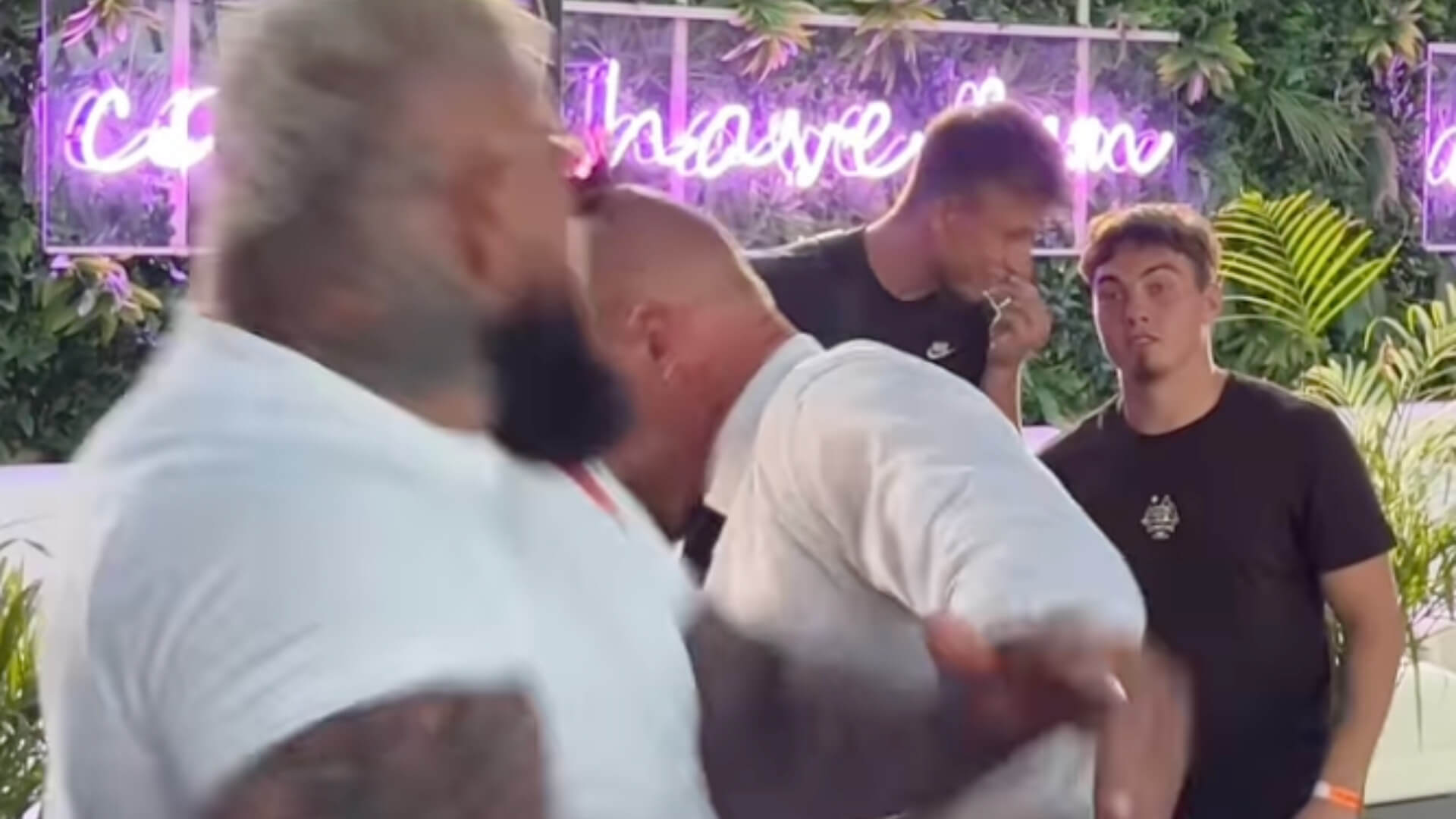 VIDEO: V zákulisí Clashu to vrelo! Cverna tvrdou fackou poslal Psychopata Bejra do nemocnice