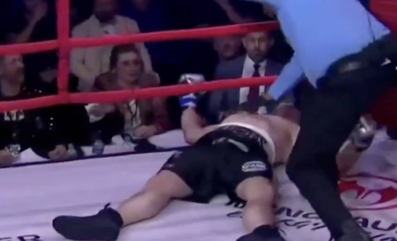 VIDEO Influencer nemal nárok! UFC veterán mu naložil, ako sa len dalo