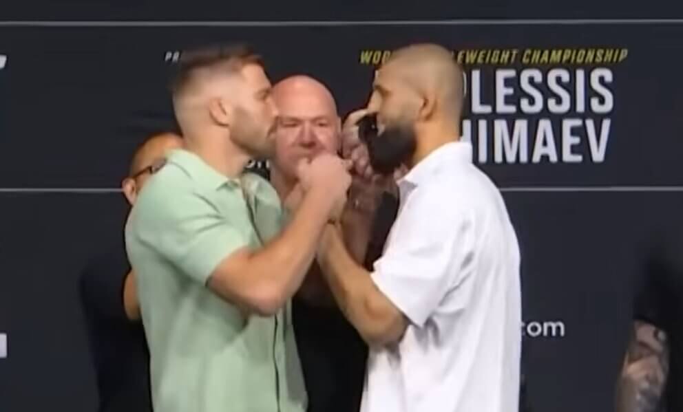 VIDEO Vyhrotený staredown Du Plessisa a Chimaeva: Dana Whitea skoro vystrelilo!