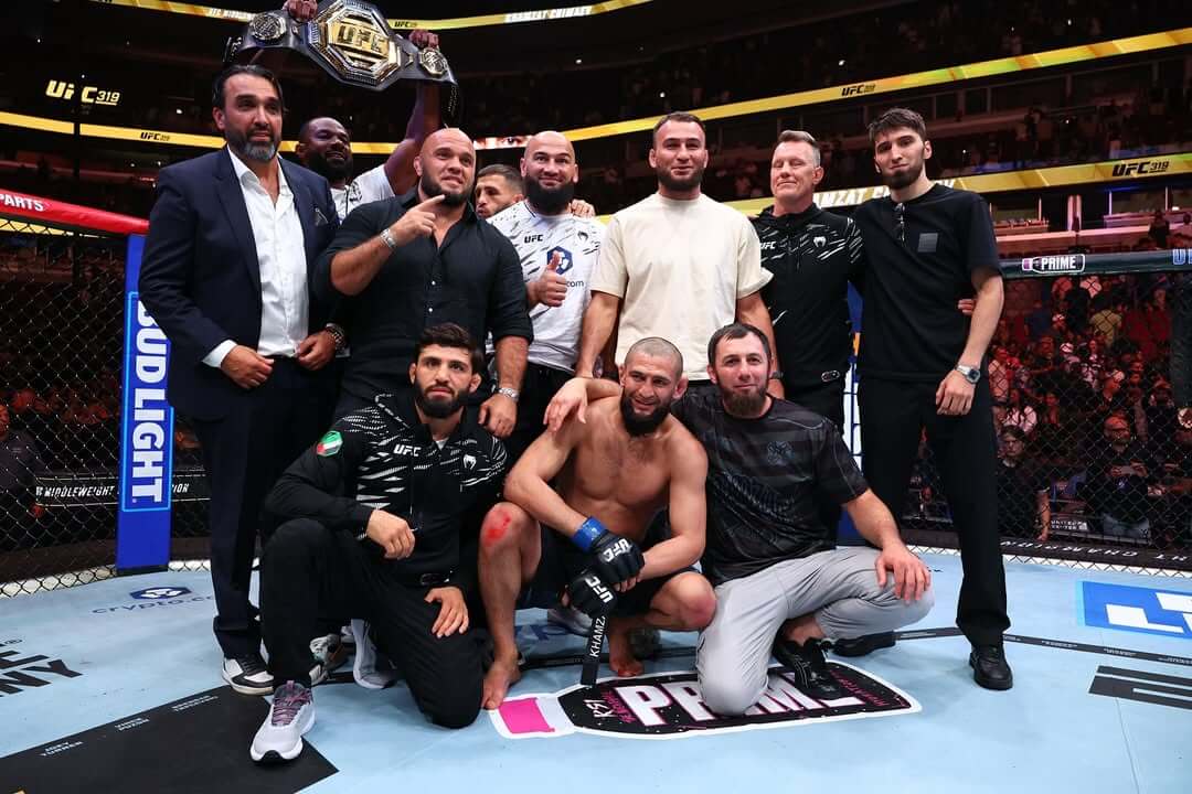 Chimaev zničil Du Plessisa, no na výplatnej páske bol porazený: Toto sú zárobky bojovníkov na turnaji UFC 319