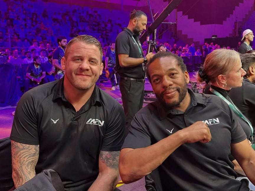 VIDEO Rozhodca Herb Dean prelomil mlčanie: Reaguje na obvinenia Alexa Pereiru z nelegálnych úderov!
